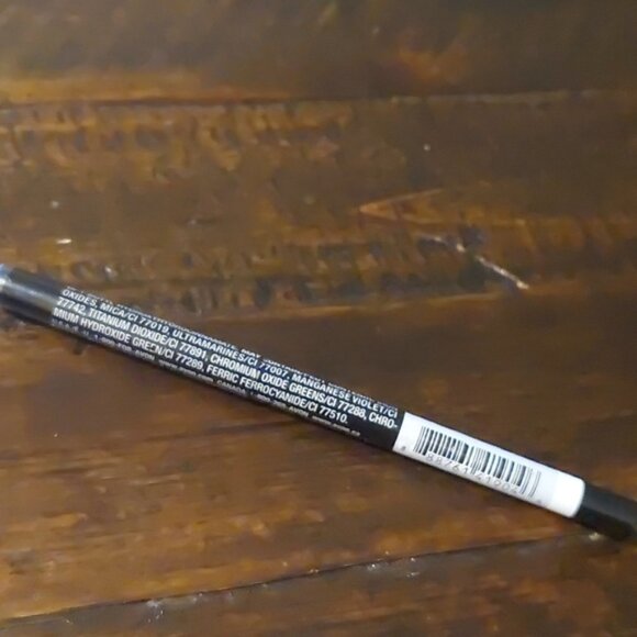 Eyeliner - Picture 1 of 8